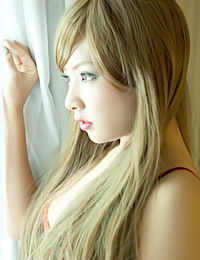 This Asian babe is smoking-hot!