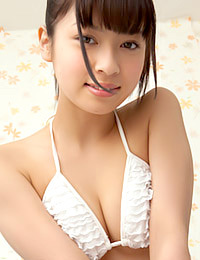 Yuuri Shiina is a lovely Asian babe in bikini.